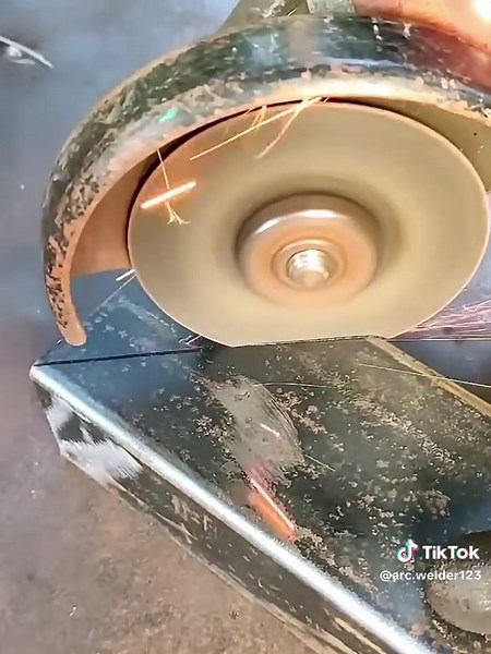 #welding #ironwelding #weldingtechnique #cuttingskills #tipsandtricks