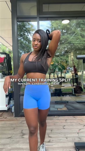 KARI | FEMALE BODY RECOMP COACH on Instagram: "I don’t train in muscle splits! No glute day. No quad day. No back day. I now train *movement patterns*. Squat. Push. Pull. Hinge. With conditioning and runs layered in to support strength, performance and recovery - as well as calisthenics to develop on skills. Structure that makes sense. Compound lifts that actually get you stronger. Enough recovery to keep progressing without burnout!"