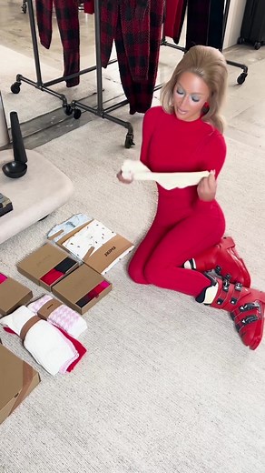 @Kim Kardashian walks through the #SKIMS Holiday Shop.