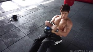321K views · 962 shares | Malaysian natural bodybuilder Jordan Yeoh flying a kettlebell workout. He explains, "Here's one of my workout finisher circuit to wrap up my training session." Follow Jordan Yeoh - Musclemania.com | Musclemania | Facebook