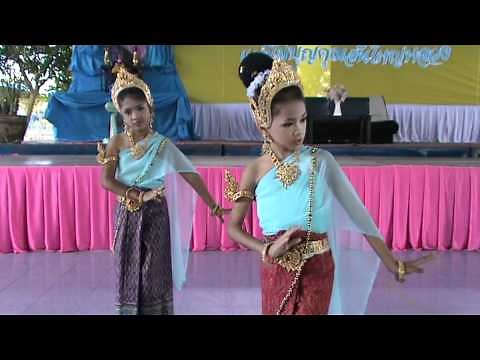 Traditional Thai dancing by Good Child Foundation school children.