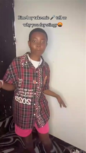 Fine boy take mic 🎤 tell us why you day stingy🤬