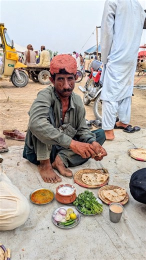 Pakistani Poor People's eat this street food | SiriPaye Ojri Chiken Pulao #pakistanstreetfood