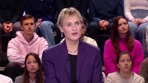 301K views · 5.5K reactions | « Le consentement n’existe pas à 14 ans ». Sur le plateau de #Quotidien, l’actrice Judith Godrèche a livré un témoignage fort sur la relation qu’elle a eue « sous l’emprise » du réalisateur Benoît Jacquot, alors qu'elle n'avait que 14 ans. | Quotidien avec Yann Barthès | Facebook