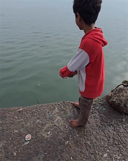 316K views · 3K reactions | Small Boy Amazing Handline Fishing in the deep sea #fishing #villagelife1 #fishingvideos #seafood | Village Life 1 | Facebook