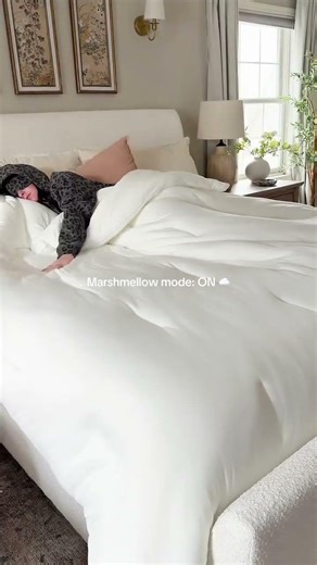 The bordered bed sheet keeps you centered, cozy, and supported all night.Comment “LINK” to try it.