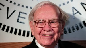Why Berkshire Hathaway is holding a record $325B in cash