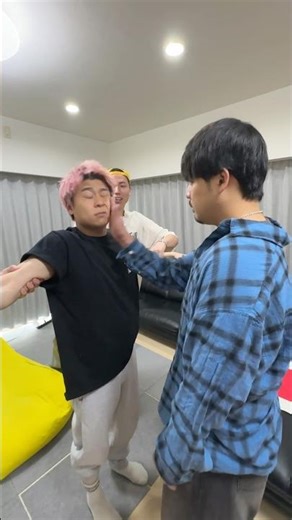 寝てる後輩起こす方法#espoirtribe #イタズラ #ドッキリ #先輩後輩
