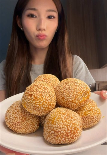 Easy Air Fryer Pumpkin Sesame Balls (南瓜芝麻球) Recipe