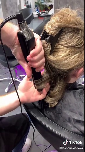 TUTO : Créez des Boucles Parfaites avec un Fer à Lisser