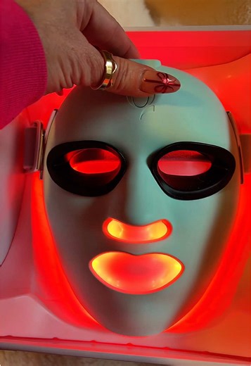 🚨 26% OFF an extra $10 OFF — that’s $50 SAVED when you claim the coupons! 🚨 Plus FREE SHIPPING right now 👀✨ This is the QURE LED Light Therapy Mask and it is FDA CLEARED for wrinkles acne — and yes, it’s one of the most loved beauty devices out there with a 4.7 rating and thousands sold. ✨ 3 minutes a day — that’s it ✨ 3 treatment modes ✨ Targets 5 facial areas ✨ Uses 5 powerful lights: red, deep red, blue, amber & infrared ✨ Smart app connects right to your phone for easy, guided treatments 