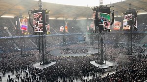 See Timelapse Video Of METALLICA's 'M72' Stage Construction And Dismantling