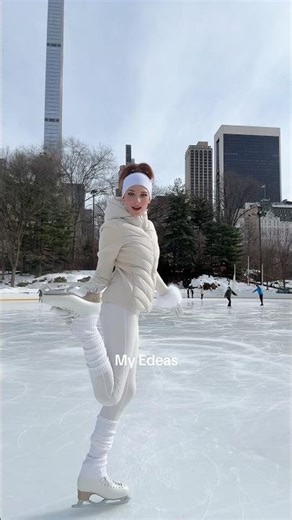 I adjusted to my new ice skates so easily!!🤩🤍⛸️ #figureskating #iceskating #winterolympics