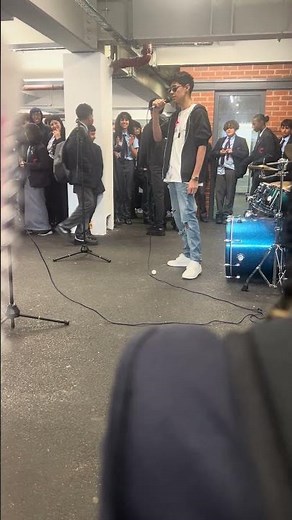 Justin Bieber- What do you mean ( Live performance at a industry underctoft area)