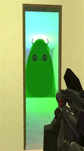 Giant Silver Blob Nextbot Traps Me In The Room 😨🔫