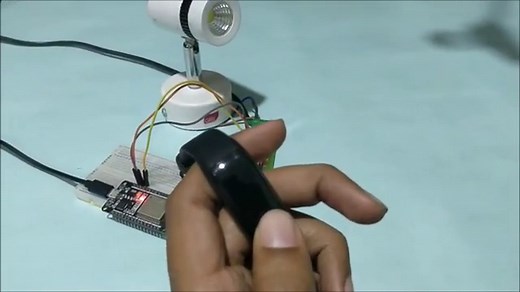 ESP32 Bluetooth Low Energy (BLE) – Connecting to Fitness Band to Trigger a Bulb
