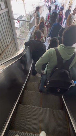 Funny escalator prank😂wait for end 😜 #shorts #comedy #funny #viral #escalator