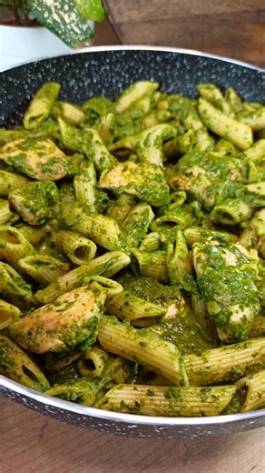 The Best Pasta with Spinach and Chicken - Creamy, Aromatic, and Kid-Approved!