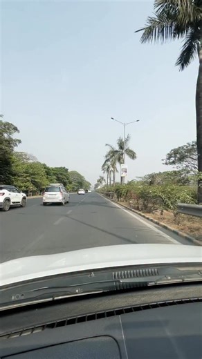 Kabir Menda on Instagram: "Palm Beach Road. One of the most sought after stretches in Navi Mumbai. Wide lanes. Open views. Clean planning. And yet, it’s just basic urban planning done right. Why do we glorify it instead of replicating it? Comment below what you think! 📷: @the_chugster @sherpoleyy #navimumbai #realestate #cidco #urbanvision #mumbai"