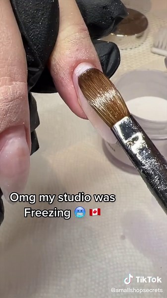 First of the day 🖤👻💅🏼 #blacknails #handpaintednails #nailtechstruggles #naileducating #nailstudio #mynailstudio #thenailprocess #nailtech #watchmework #acrylicapplication