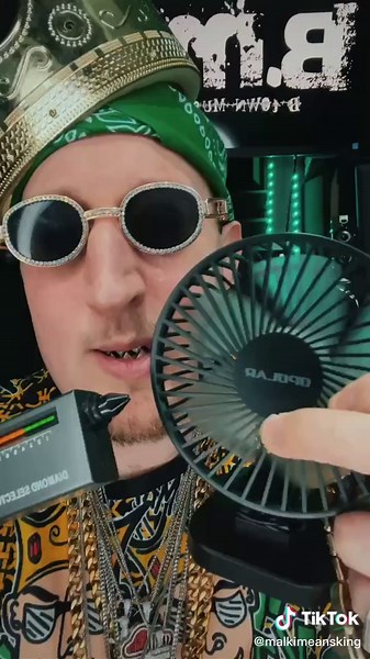 #stitch with @mruncleganggang #foryou #fyp #fy #tiktok #viral #funny #comedy #tiktok #diamondtester #diamond #diamonds #jewelry #rap #rapper #chupapi