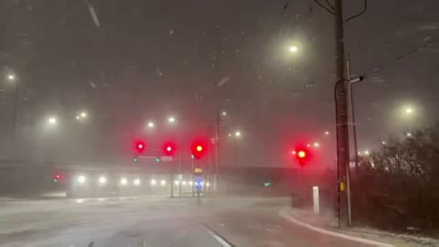 US: Strong winds, snow and sharp temperature drop threaten northern Illinois