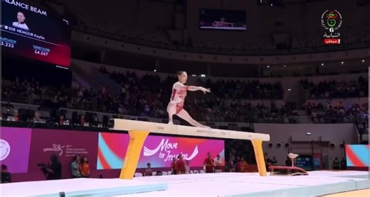 🥈 Deuxième médaille pour Kaylia ! 🥈 Notre championne du monde brille une nouvelle fois à Jakarta 🇮🇩 🌍 ✨ Médaille d’argent en poutre ✨ Avec un score de 14.300, Kaylia Nemour décroche la deuxième place mondiale et offre à l’Algérie une nouvelle page historique de gloire et de fierté 🇩🇿💫 C’est la deuxième médaille de ce championnat du monde à Jakarta 🤸‍♀️❤️ #KayliaNemour #ChampionneDuMonde #Jakarta2025 #GymnastiqueArtistique #TeamDZ #Algérie #ARBEE | Club Sportif Amateur d'Alger centre / S