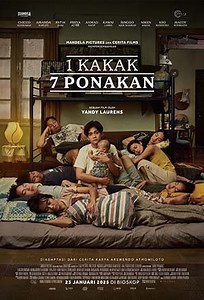 Film 1 Kakak 7 Ponakan Moko tinggal bersama keluarga Agnes (kakaknya), yang terdiri dari Atmo (suami Agnes), Agnes, 2 anaknya Woko dan Nina serta Rivano "Ano" keponakan Atmo. Tepat saat Moko sedang sidang akhir, keluarganya menelpon Maurin (pacar Moko) dan memberitahukan bahwa Atmo dan Agnes tengah dibawa ke rumah sakit. Atmo meninggal akibat penyakit jantung, sedangkan Agnes ketubannya pecah dan meninggal setelah melahirkan Ima. Moko secara otomatis menjadi kepala keluarga baru di keluarganya d