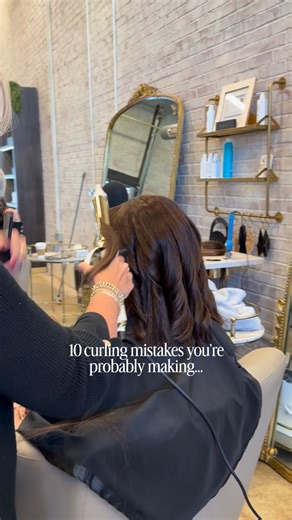 10 curling mistakes you’re probably making ⬇️ (and yes… we’re calling you out with love 😘) 1️⃣ Not prepping your hair properly (heat protectant, texture spray, etc.) 2️⃣ Curling hair that isn’t completely dry 3️⃣ Using the wrong barrel size for the look you’re going for 4️⃣ Not allowing curls to fully set before moving on (cooling time = longer-lasting curls ✨) 5️⃣ Breaking up curls with your fingers too aggressively 6️⃣ Thinking more hairspray = stronger hold 🚫 It doesn’t & the right spray ma