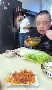 My husband likes to eat alone, so I will let you increase your memory today | Darin Eating