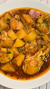 🥘 Shaljam Chicken Recipe (Turnip & Chicken Curry) Ingredients: • ½ cup oil • 2 onions, finely chopped • 1 tbsp ginger-garlic paste • ½ kg chicken • 2 tomatoes, blended • ½ kg shaljam (turnip), peeled and cut into cubes • 3 cups water Spices: • ½ tsp turmeric powder • Salt to taste • 1 tsp red chilli powder • 1 tsp crushed red chillies • ½ tbsp coriander powder For Garnish: • Kasuri methi • Fresh coriander leaves • Green chillies • Garam masala ⸻ Method: 1. Heat oil in a pan and fry the chopped 