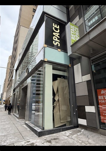 Custom white insulated glass unit (IGU) replacement right in the heart of Manhattan 🏙️ Storefront panel cracked → measured → fabricated → installed fast. Our team removed the damaged unit and installed a custom white back-painted insulated glass panel for a clean, modern finish — same-day service with zero disruption to the tenant. ✅ Safety glass ✅ Energy-efficient IGU ✅ Commercial storefront ✅ Precision fit ✅ Fast NYC installation Need emergency glass repair or storefront replacement in NYC? �