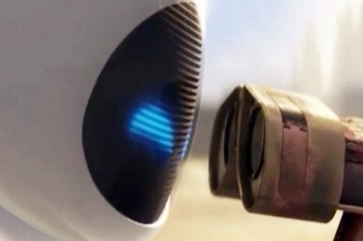 Welcome Cozmo, tiny robot that reacts to emotions