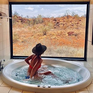 22K views · 64 reactions | This NT RESORT Has GORGEOUS DESERT GLAMPING And BATHS WITH A VIEW! ️⛺ | Where To Travel Australia | Facebook