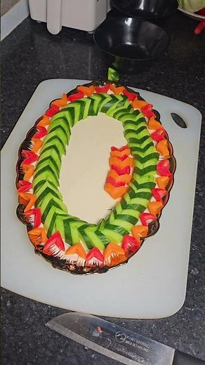 "Master the Art of Salad: Perfect Cuts, Stunning Presentation!"