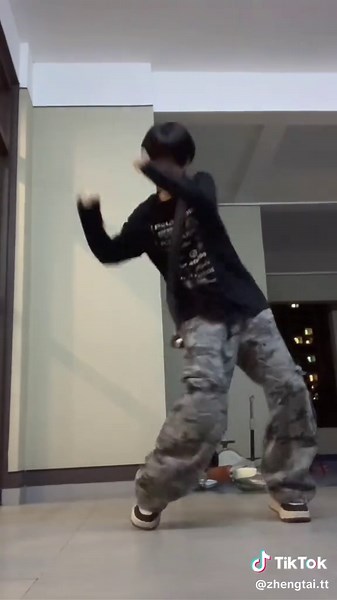 请让我水一下视频没库存了哈哈哈#浅跳一下 #inmyfeelings #dancechallenge #一学就会系列 #抖音潮流舞蹈地图