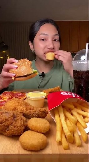 Eating Huge Fast Food Meal 🍔🍟 | Burger, Fries & Fried Chicken Mukbang