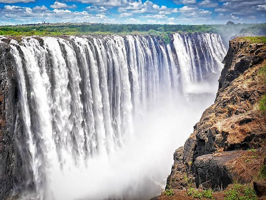 ヴィクトリアの滝：世界三大瀑布・最大落差を誇る滝 [世界遺産] All About