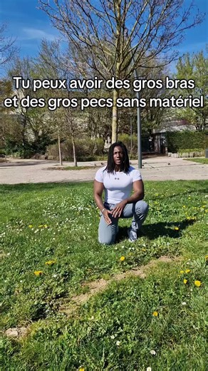 Dans cette vidéo je te montre comment muscler le haut du corps sans matériel 👊🏿 #workout #calisthenics #fitness #bodyweighttraining #pushups