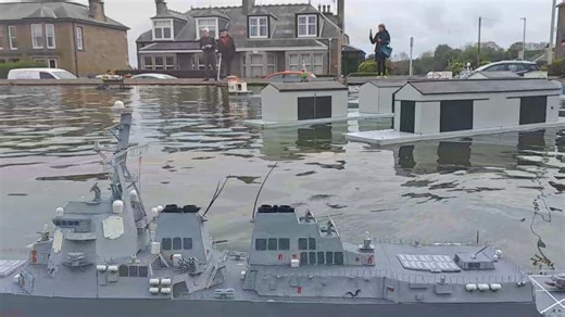 Arleigh Burke Destroyer 1/128th a scale leaving port, leaving trail of mayhem astern. Court martial next week.... | Dundee Model Boat Club