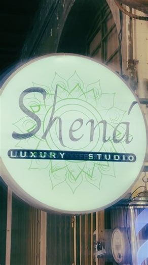 Nanda Rocha on Instagram: "@shena_studio mi lugar favorito para ponerme bella! 💅🏼 . #lanandafit #nandafittips #shenastudio #belleza"