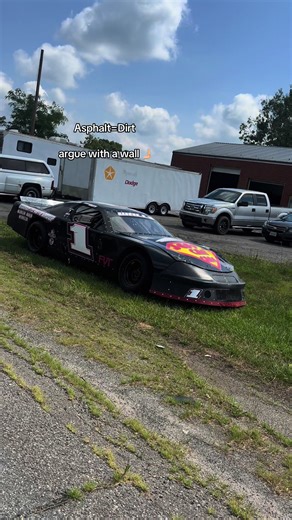 The Best Types of Racing: Asphalt vs. Dirt