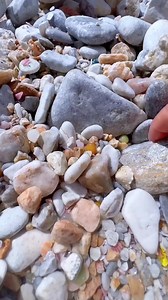192K views · 2.2K reactions | RAINBOW BEACH’S CRYSTAL SECRETS: BENEATH THE SAND LIES A HIDDEN WORLD | Gold Amazing | Facebook