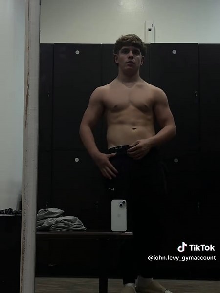 #gym #gymtok #muscle #foryoupage #fypシ @Gymshark @YOUNGLA @Vervest crazy chest day