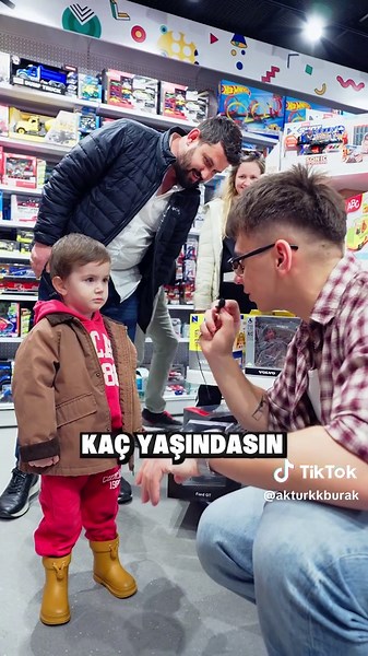 Mikrofona konuşma, ne istersen alıcam! 😎 #sokakröportajları #röportaj