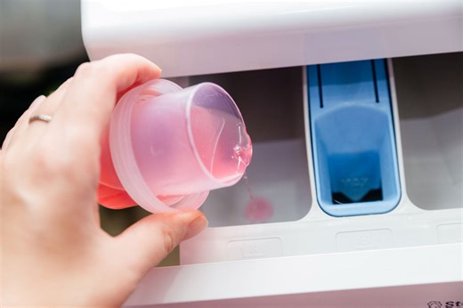 La plupart des gens font cette erreur avec la lessive dans la machine à laver