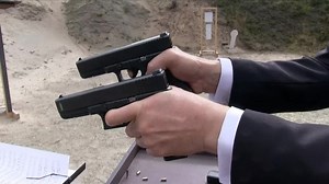 重金属《铃儿响叮当》，双手枪演奏