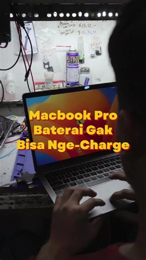 Hari ini iRepair masuk beberapa unit laptop dengan berbagai macam perbaikan nih. Salah satunya MacBook yang lagi kita kerjain ini. Setelah dicek, problemnya ada di baterai yang udah gak bisa nge-charge. Kalau kondisinya kayak gini, solusi paling aman adalah ganti baterai biar performa dan battery health balik normal lagi. Buat kalian yang punya kondisi laptop yang: ✅ nge-charge lama tapi gak nambah ✅ persentase naik-turun ✅ baterai drop cepat / tiba-tiba mati Langsung bawa aja ke iRepair. Nanti 