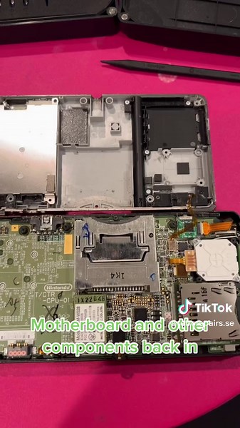Broken 3DS, the top screen won’t turn on. This had to be one of my favorite repairs #nintendods #nintendo #fyp #repair #retro #console #3ds #3d