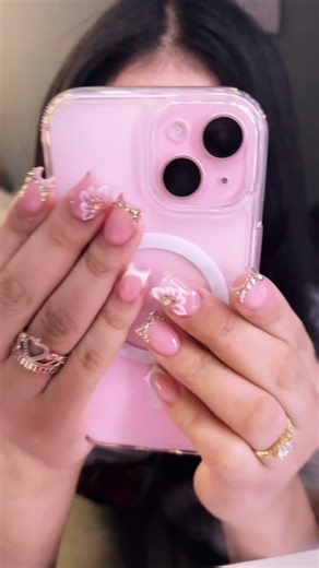 Stunning Pink and Gold Nail Art Inspiration